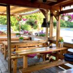 Biergarten der Willrother Alm im Sommer - entspannen und geniessen